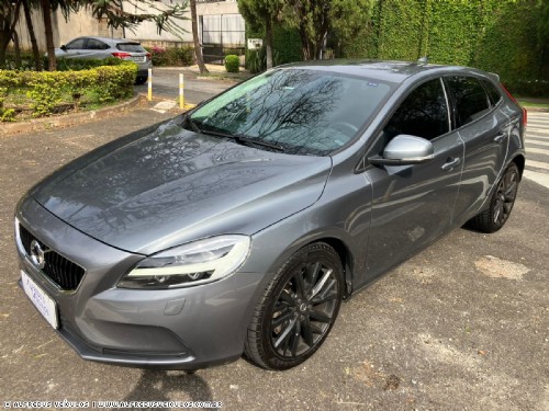 Volvo V40 2.0 T4 MOMENTUM  2018/2019